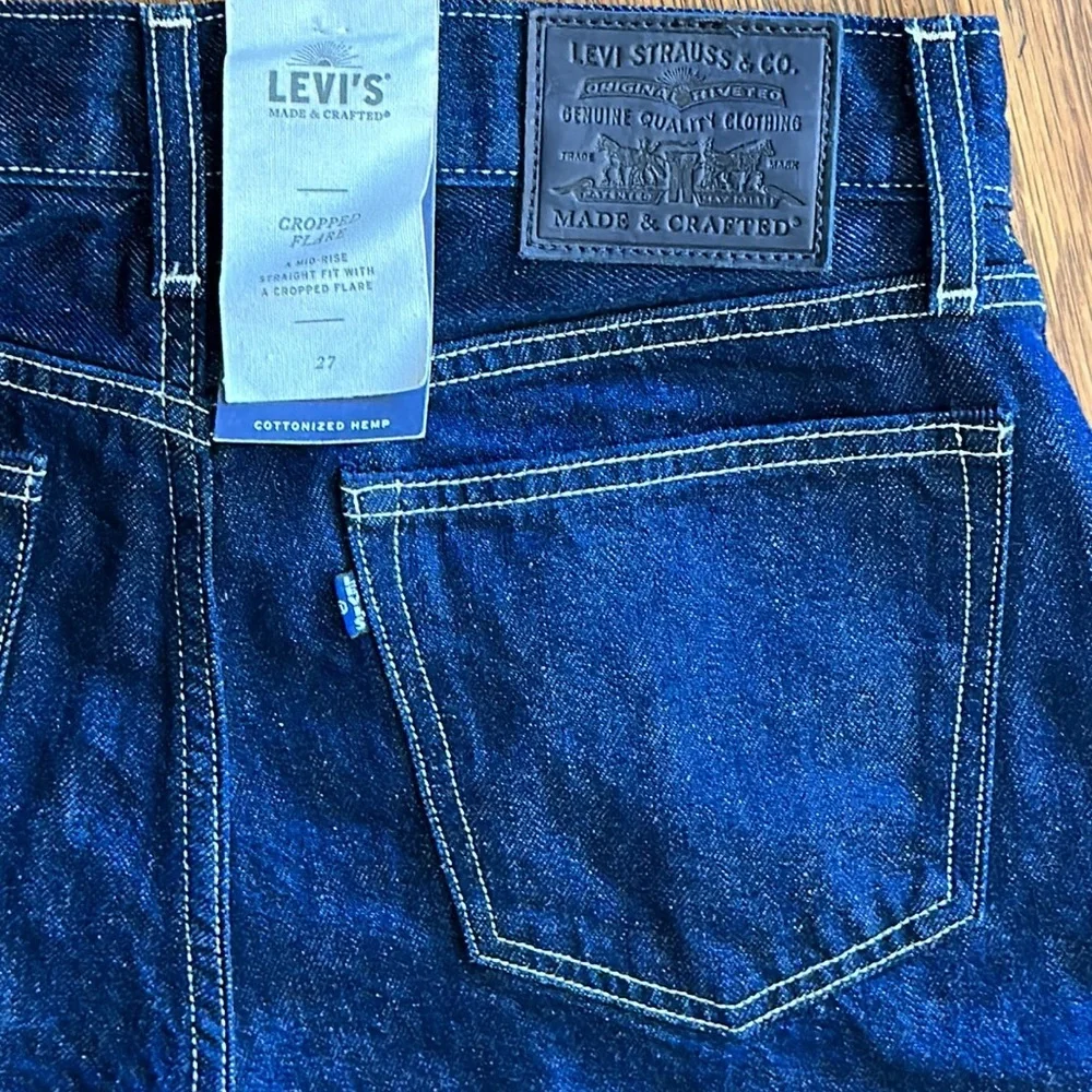 Levi’s Made and Crafted Hemp Mid Rise Crop Dark Wash - Picture 6 of 7